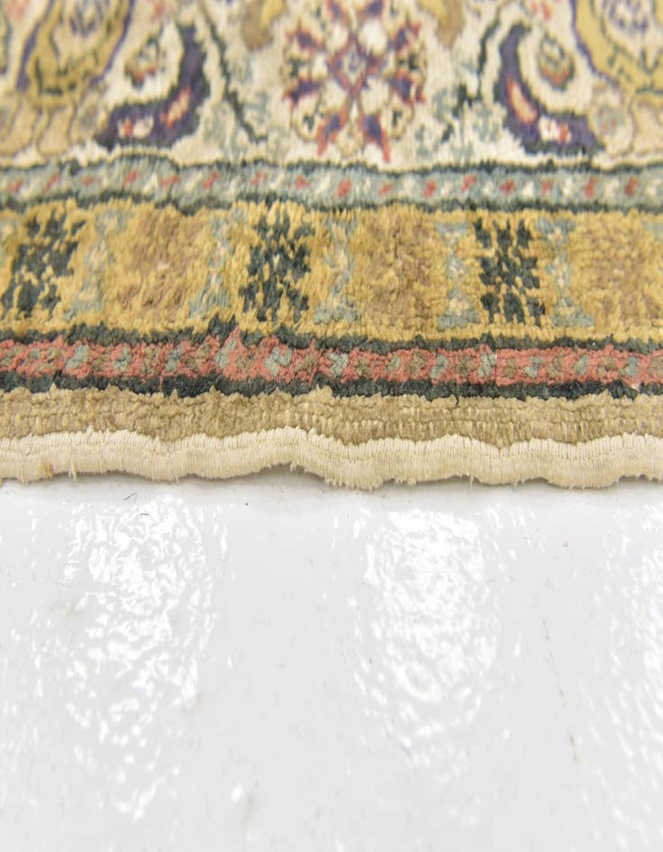Detail image of  3' 2 x 4' 8  Hand Knotted Lahour Rug