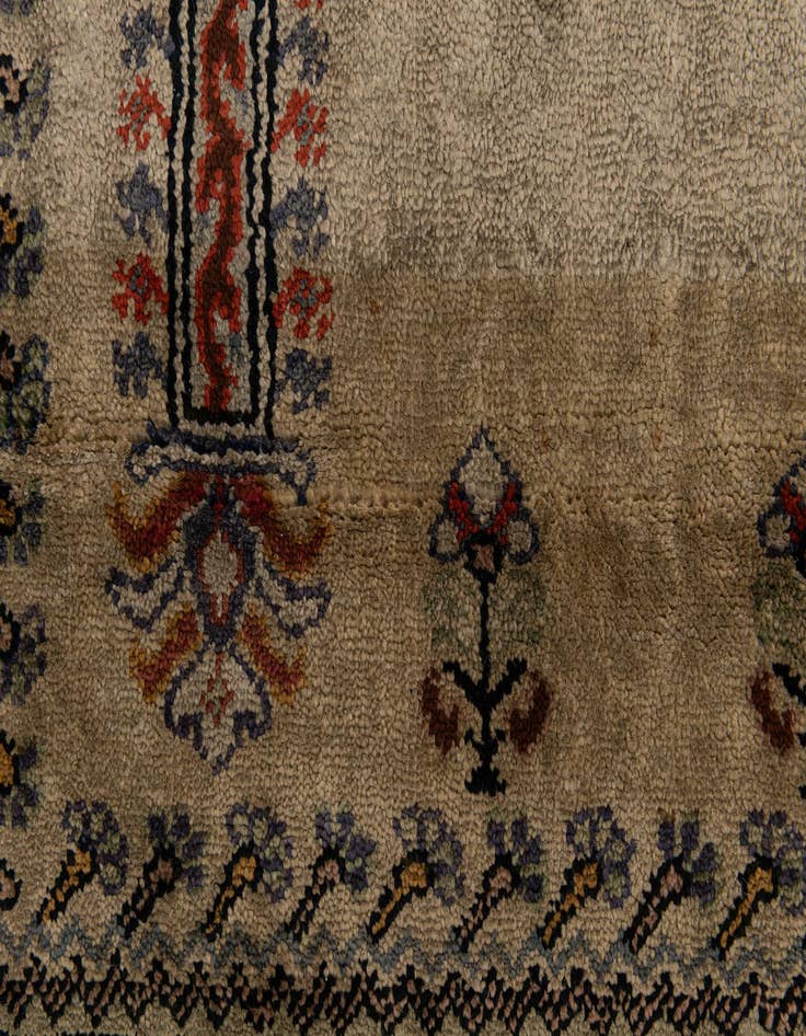Detail image of  3' 10 x 5' 11  Hand Knotted Lahour Oriental Wool Rug