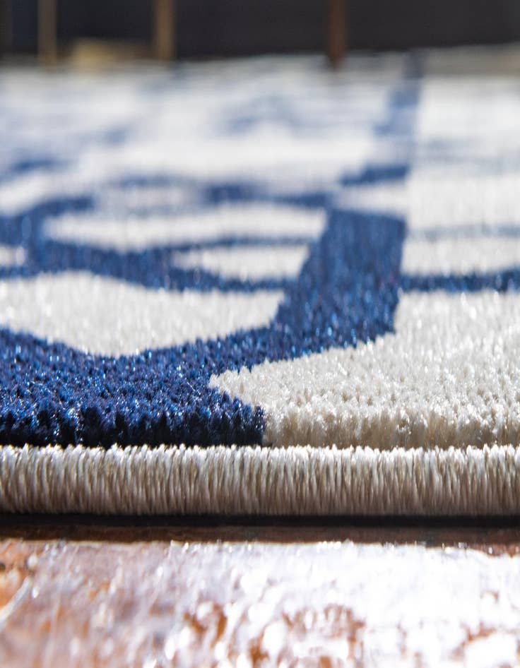 Detail image of 3' 3 x 5' 3 Lattice Rug