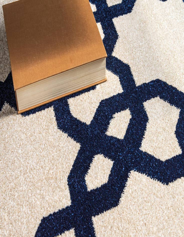 Detail image of 3' 3 x 5' 3 Lattice Rug