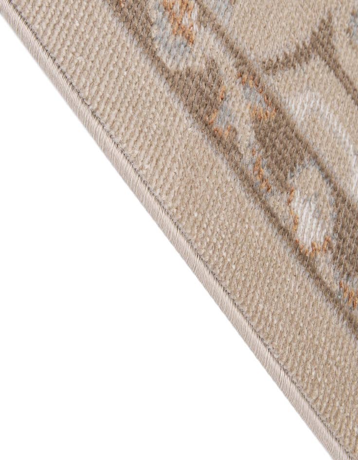 Detail image of  5' 5 x 7' 9 Lola Rug