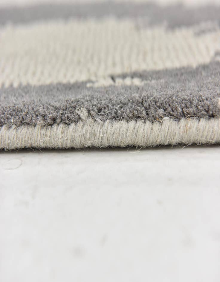 Detail image of  5' x 8' Luna Wool Rug