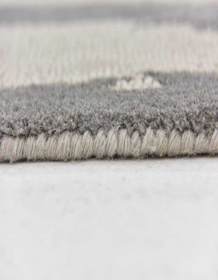 Detail image of  5' x 8' Luna Wool Rug