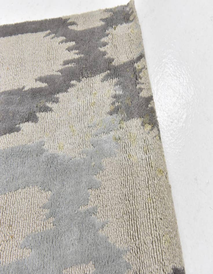 Detail image of  5' x 8' Luna Wool Rug