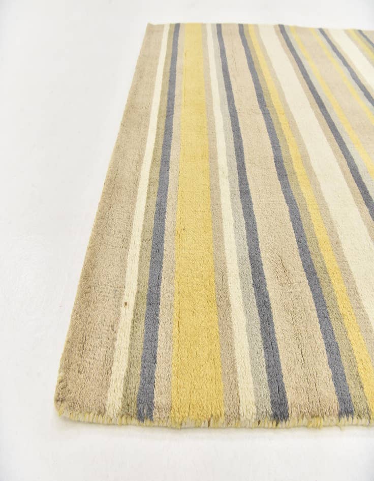 Detail image of  4' x 5' 6 Luna Wool Rug