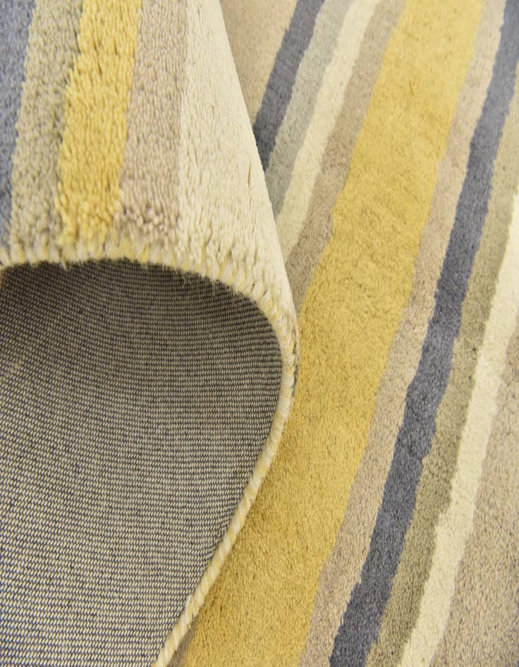 Detail image of  4' x 5' 6 Luna Wool Rug