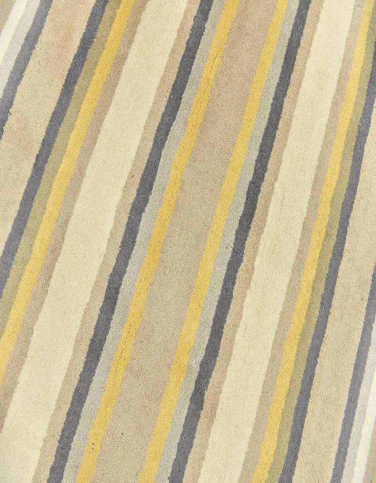 Detail image of  4' x 5' 7 Luna Wool Rug