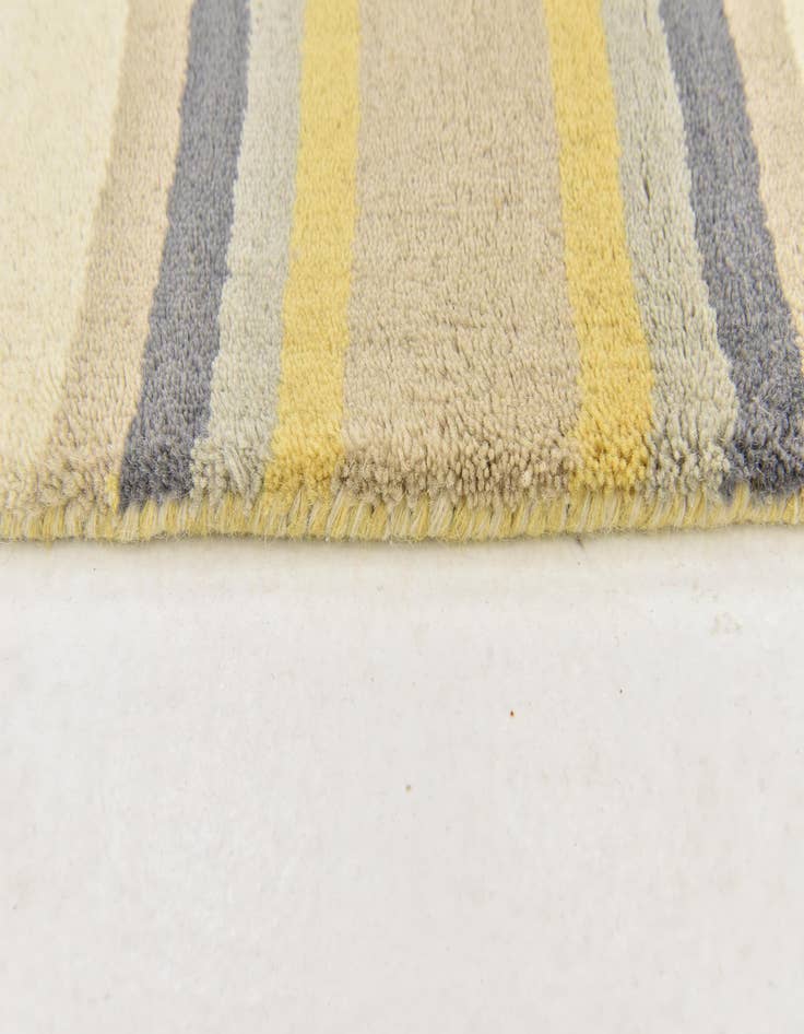 Detail image of  4' x 5' 7 Luna Wool Rug