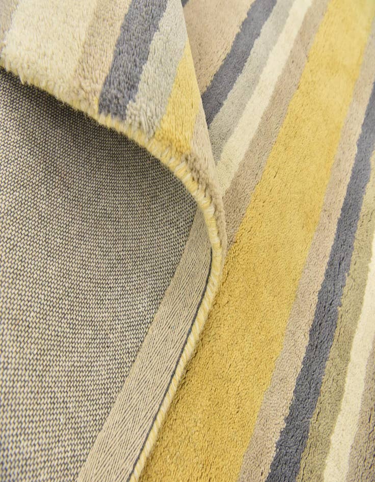Detail image of  4' x 5' 7 Luna Wool Rug
