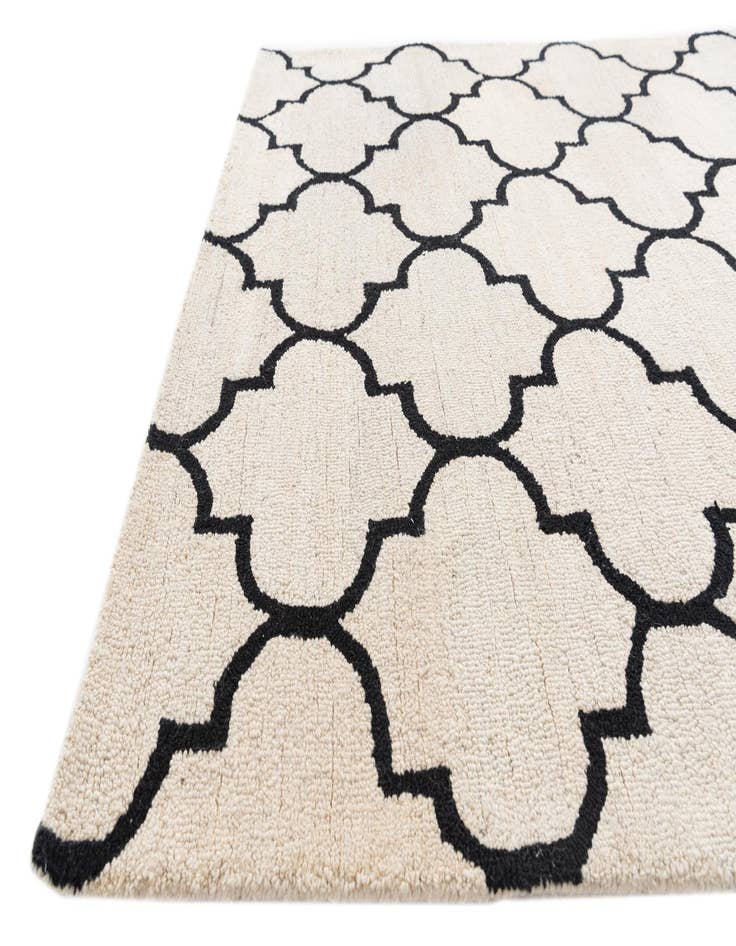Detail image of  5' x 7' 10 Luna Rug
