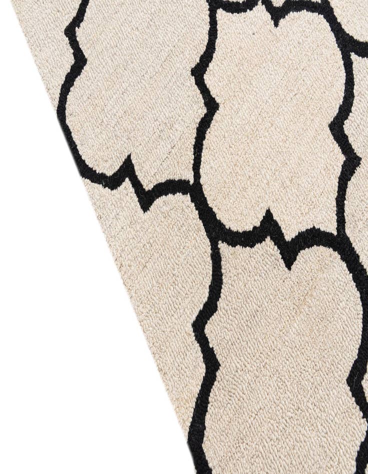 Detail image of  5' x 7' 10 Luna Rug