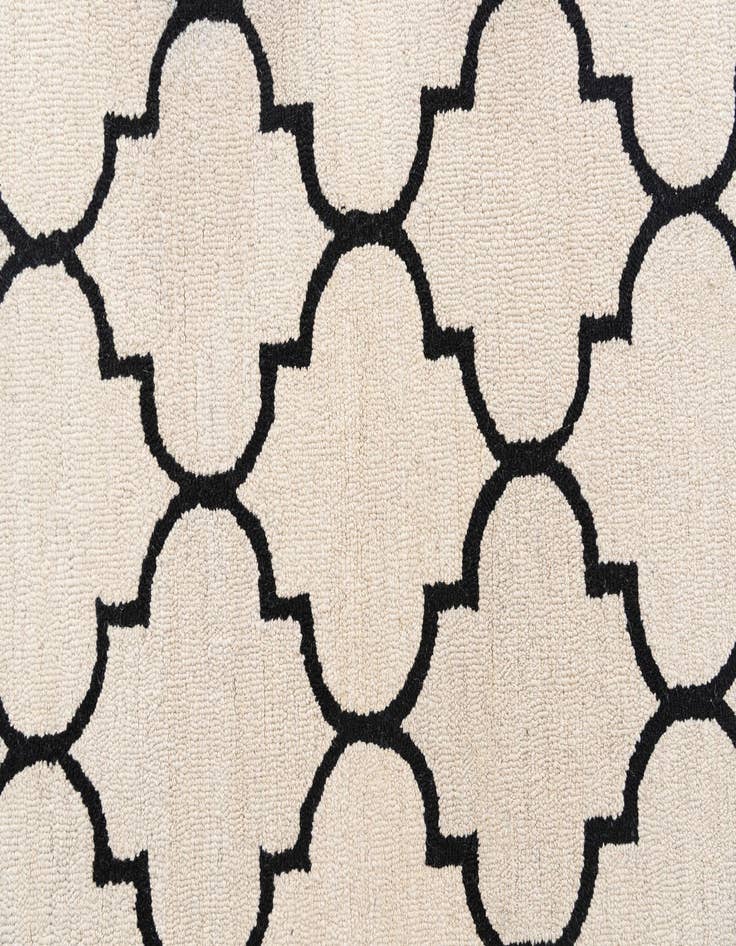 Detail image of  5' x 7' 10 Luna Rug