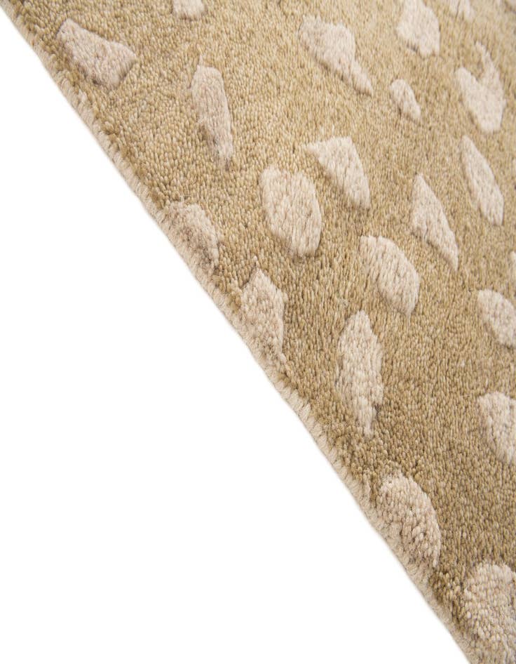 Detail image of  4' 4 x 5' 8 Luna Rug