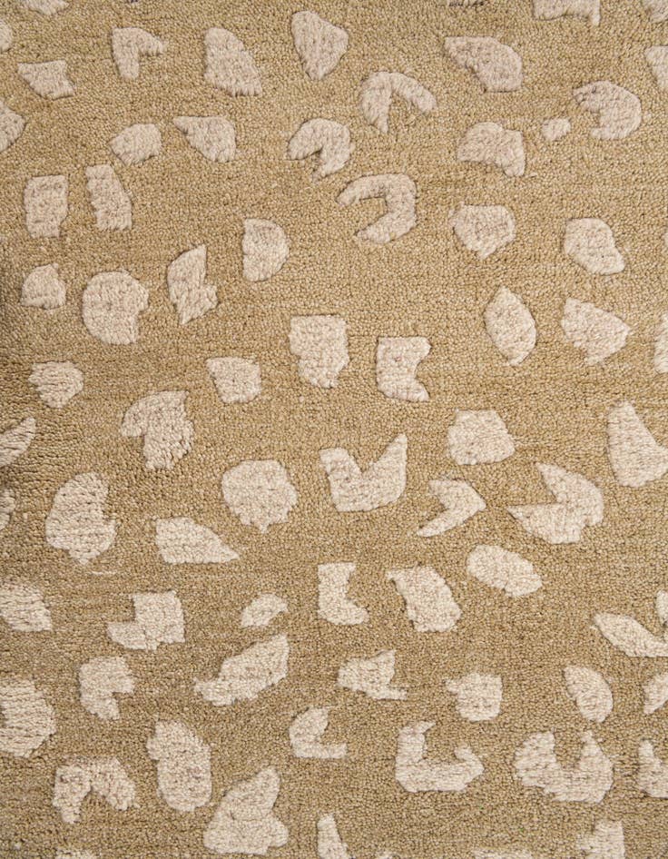 Detail image of  4' 4 x 5' 8 Luna Rug