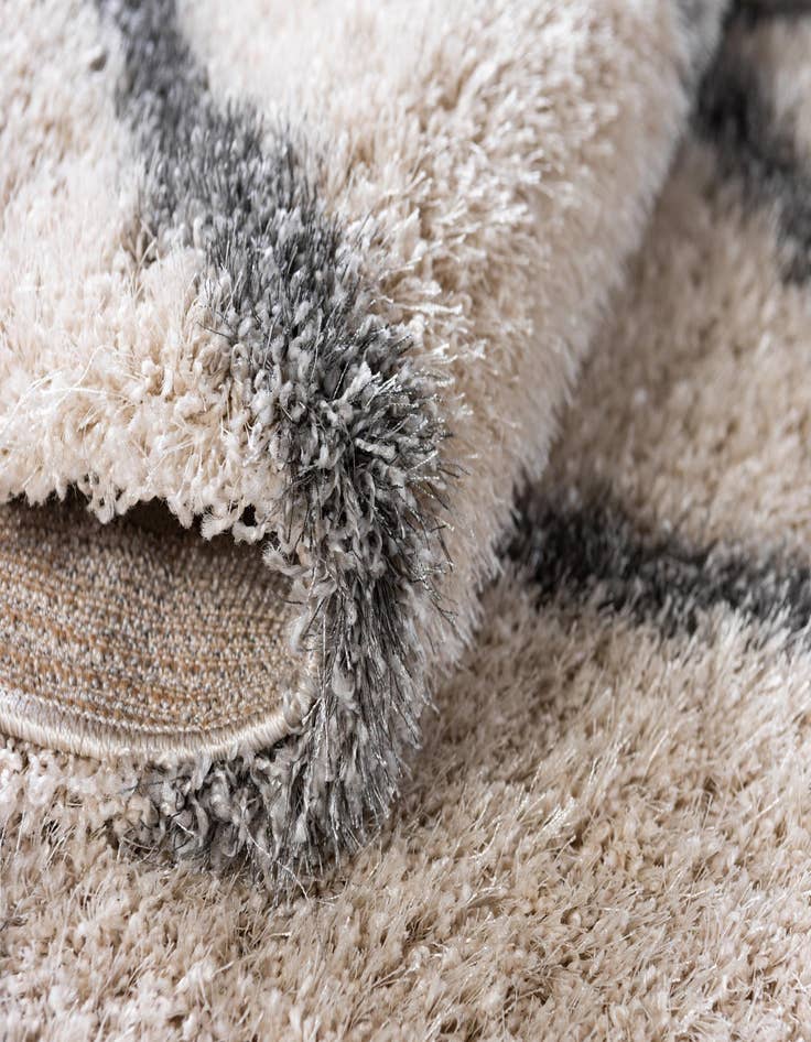 Detail image of 7' x 10' Luxury Trellis Shag Rug