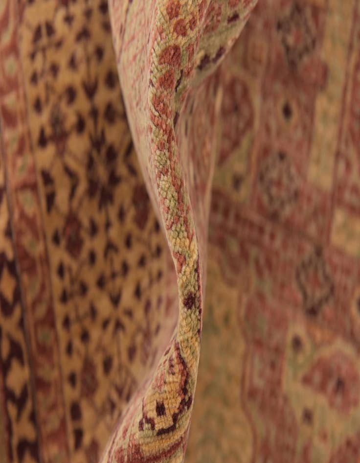 Detail image of  4' 3 x 5' 10  Hand Knotted Mamluk Ziegler Oriental Rug