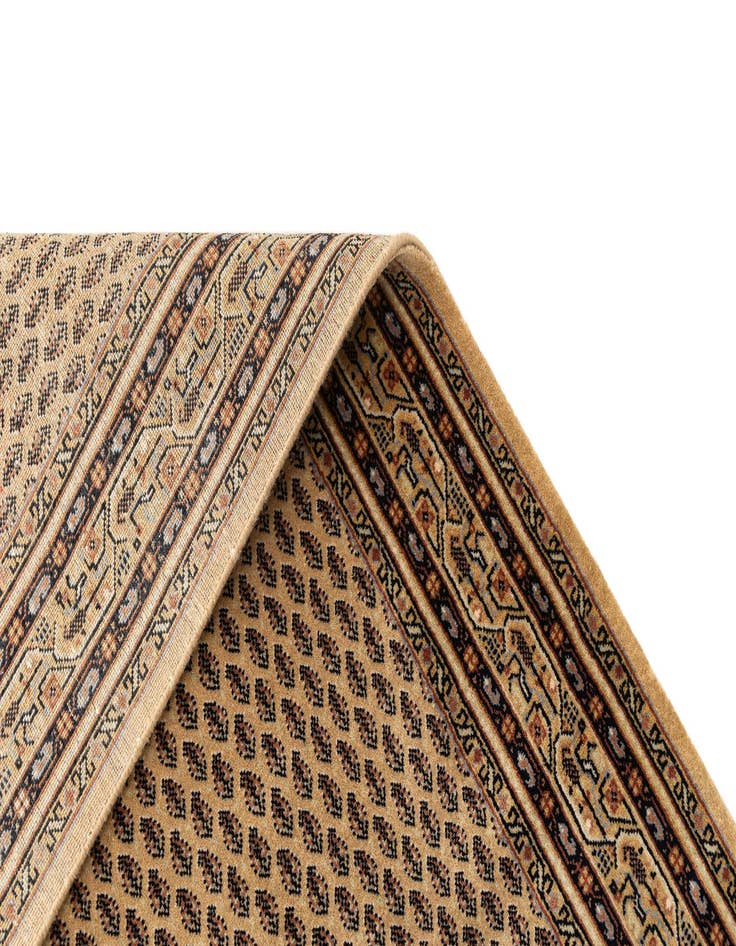 Detail image of  4' 7 x 6' 6  Hand Knotted Mir Wool Rug