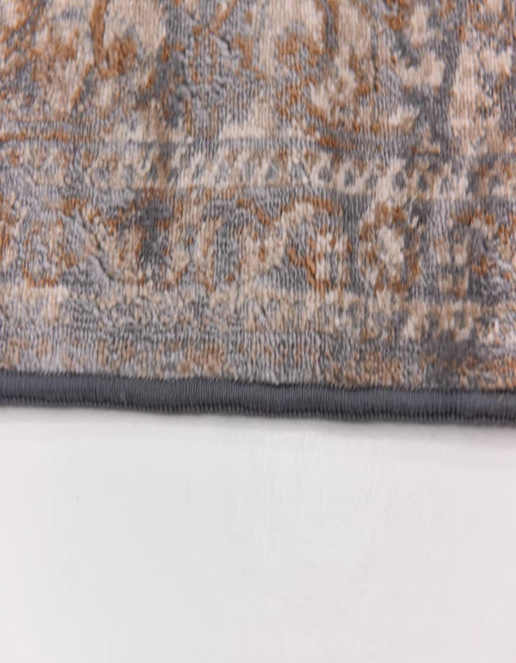 Detail image of  5' x 7' 6 Modern Classical Rug