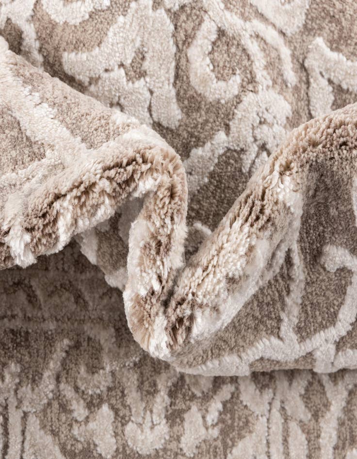 Detail image of  6' x 9' Modern Classical Rug