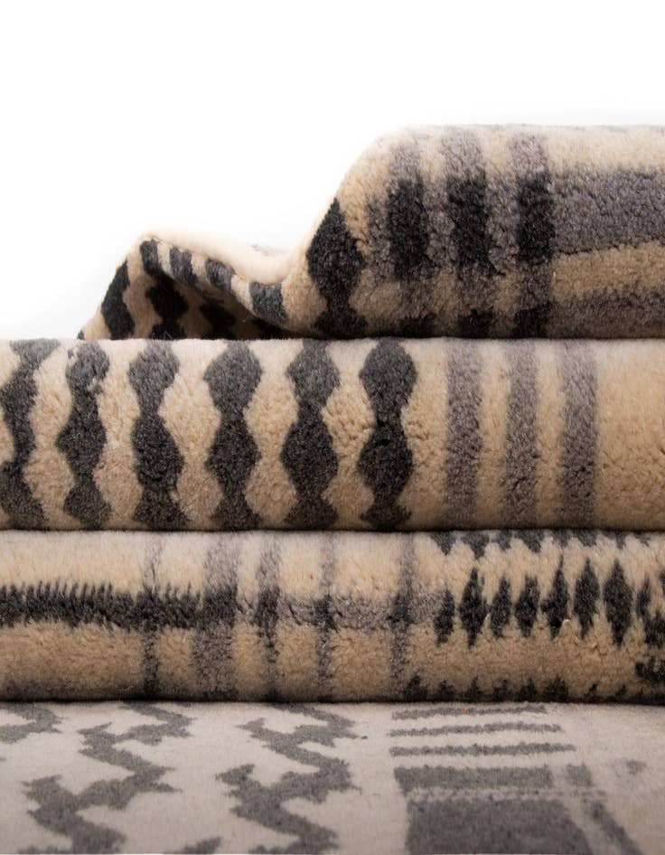 Detail image of  7' 9 x 9' 3 Modern Manshu Wool Rug