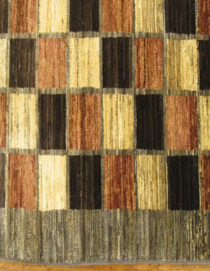 Detail image of  4' 7 x 6' 8  Hand Knotted Modern Ziegler Oriental Rug