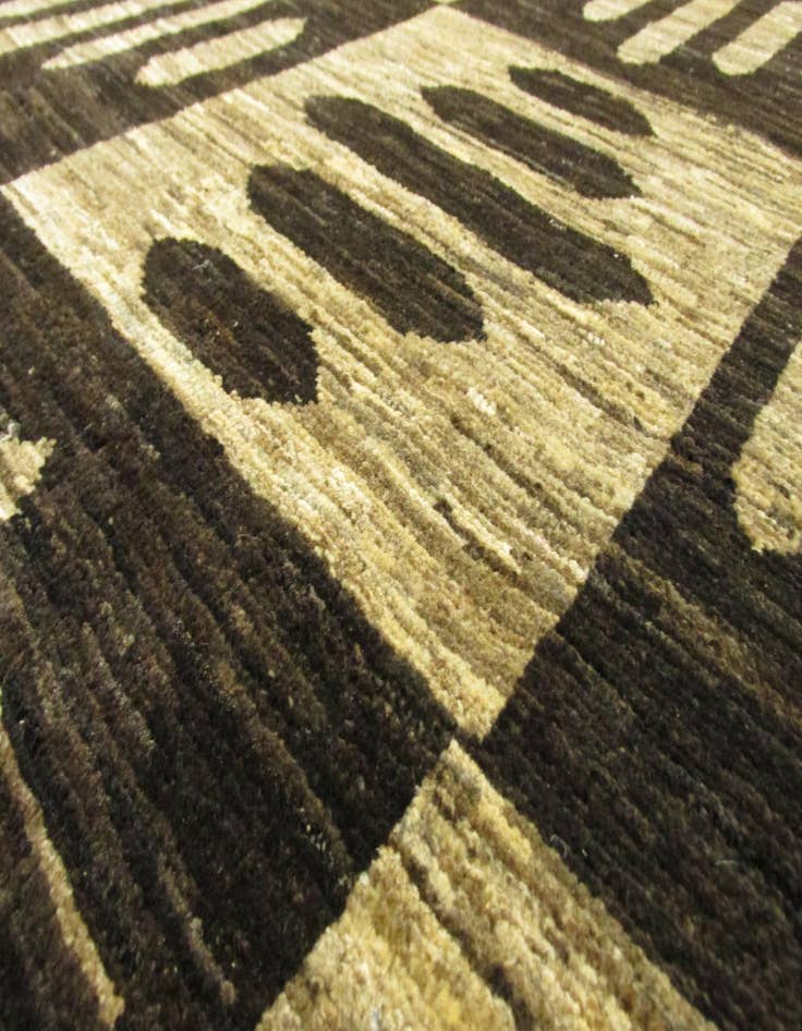 Detail image of  5' 8 x 7' 11  Hand Knotted Modern Ziegler Oriental Rug
