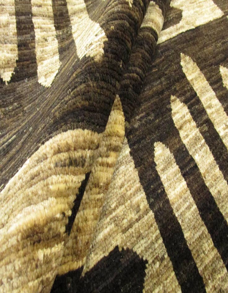 Detail image of  5' 8 x 7' 11  Hand Knotted Modern Ziegler Oriental Rug
