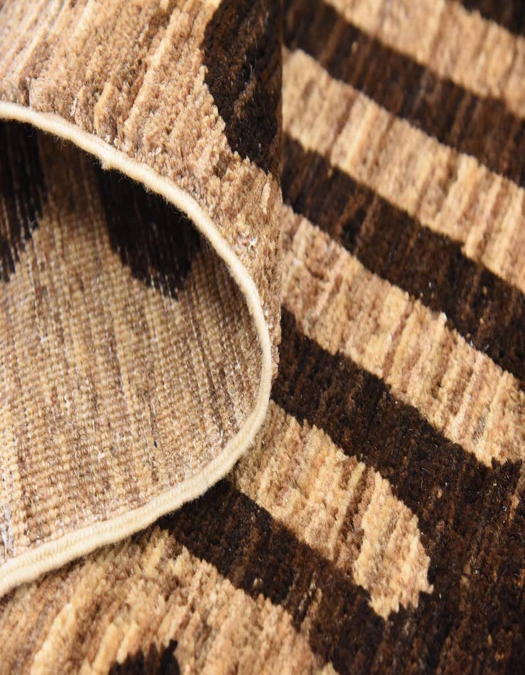 Detail image of  5' 8 x 7' 11  Hand Knotted Modern Ziegler Oriental Rug