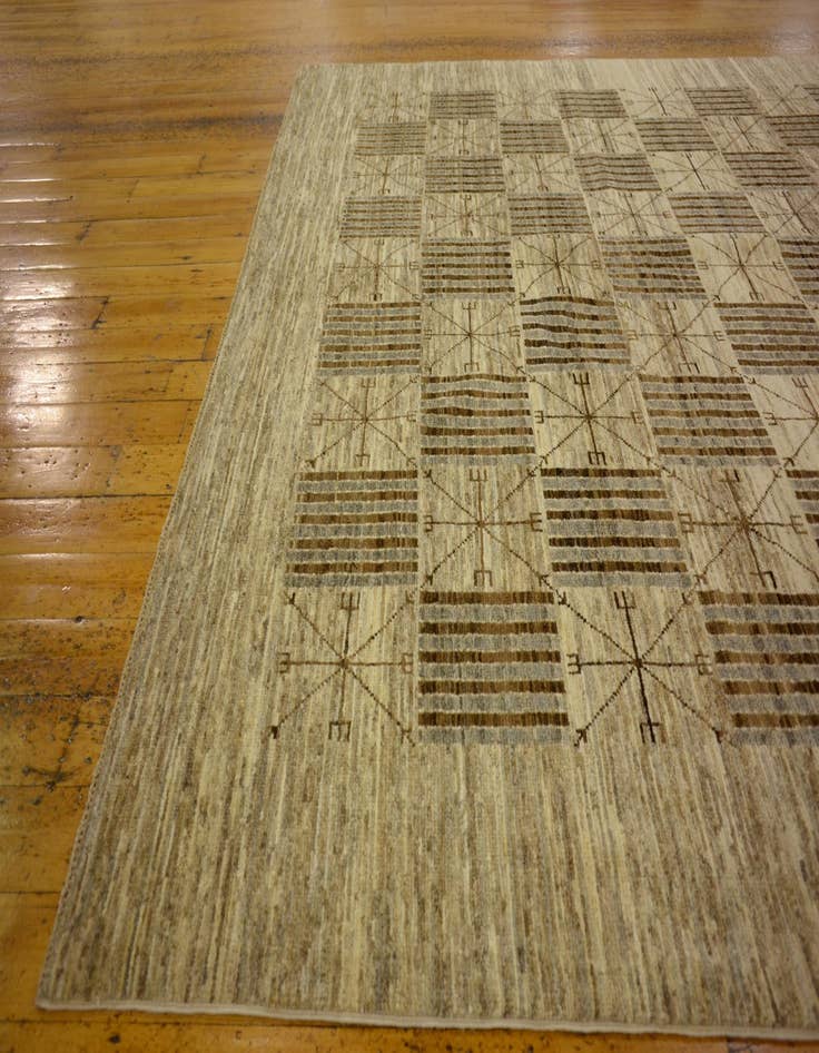 Detail image of  6' 6 x 9' 6  Hand Knotted Modern Ziegler Oriental Rug