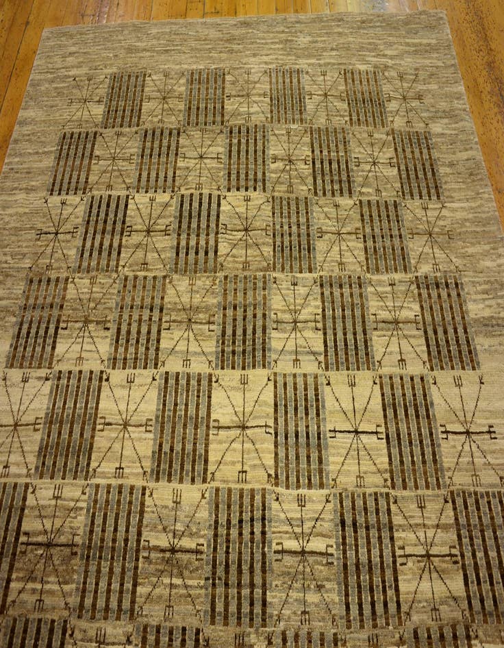 Detail image of  6' 6 x 9' 6  Hand Knotted Modern Ziegler Oriental Rug