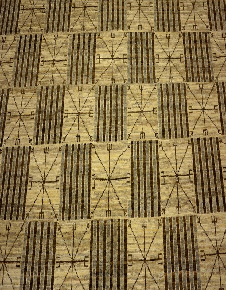 Detail image of  6' 6 x 9' 6  Hand Knotted Modern Ziegler Oriental Rug