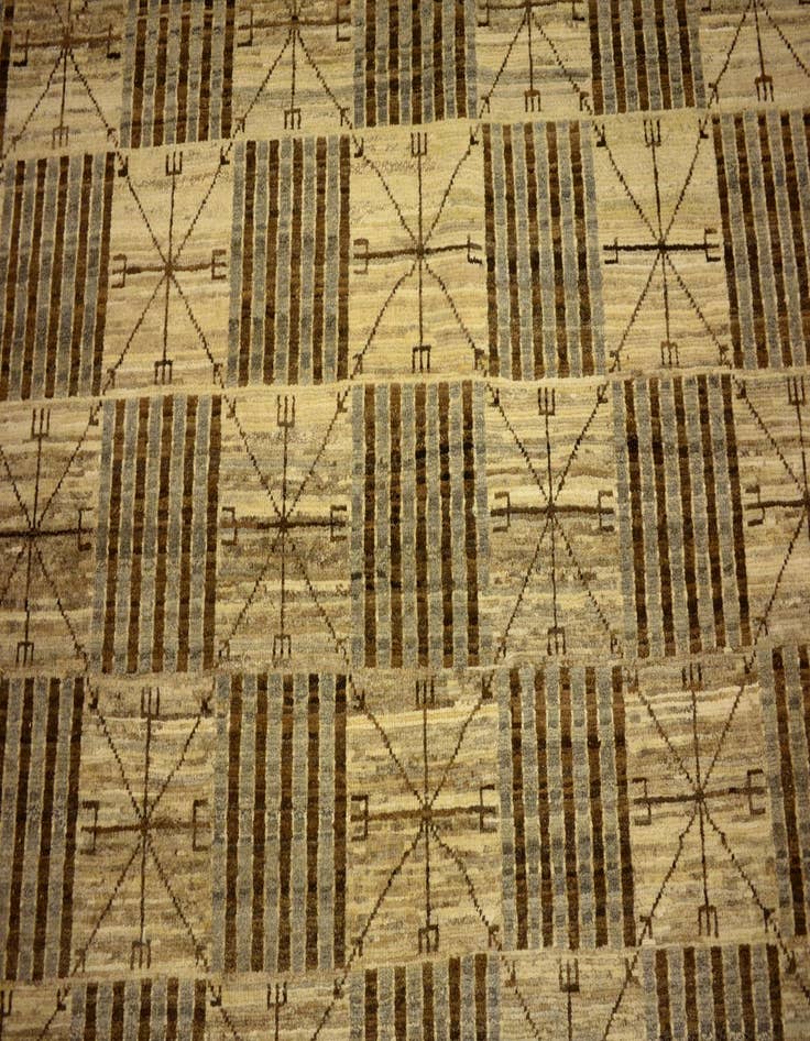 Detail image of  6' 6 x 9' 6  Hand Knotted Modern Ziegler Oriental Rug