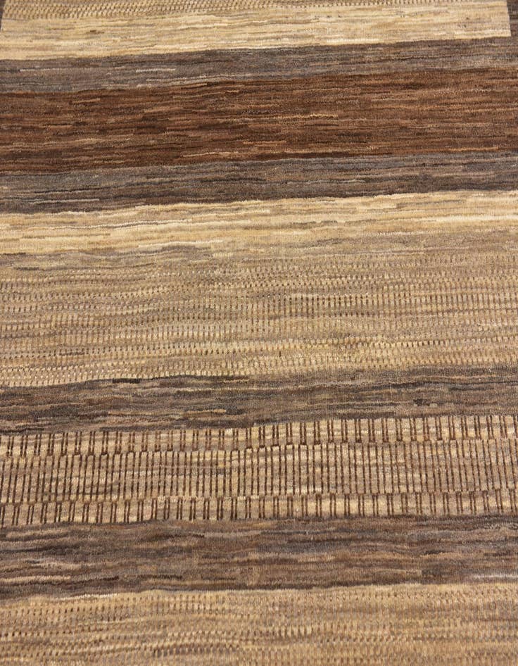 Detail image of  5' 2 x 6' 2  Hand Knotted Modern Ziegler Rug