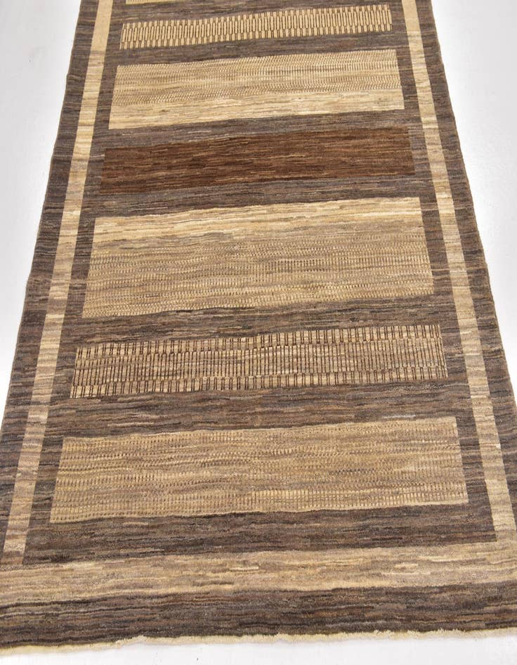 Detail image of  5' 2 x 6' 2  Hand Knotted Modern Ziegler Rug