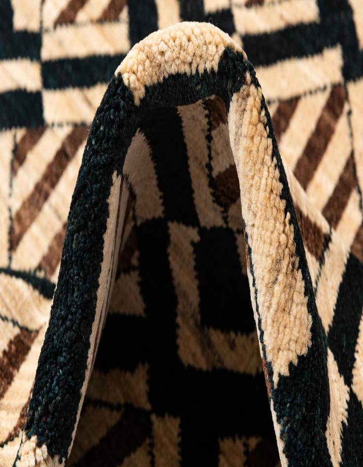 Detail image of  5' 1 x 6' 9  Hand Knotted Modern Ziegler Wool Rug