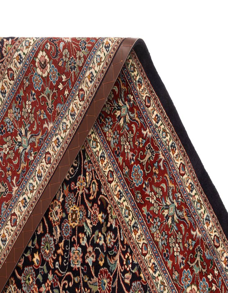 Detail image of  6' 8 x 9' 7 Mood Wool Rug