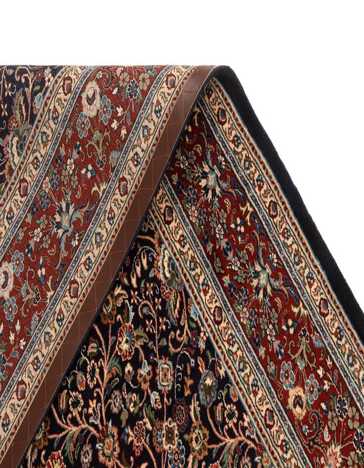 Detail image of  6' 10 x 9' 8 Mood Wool Rug