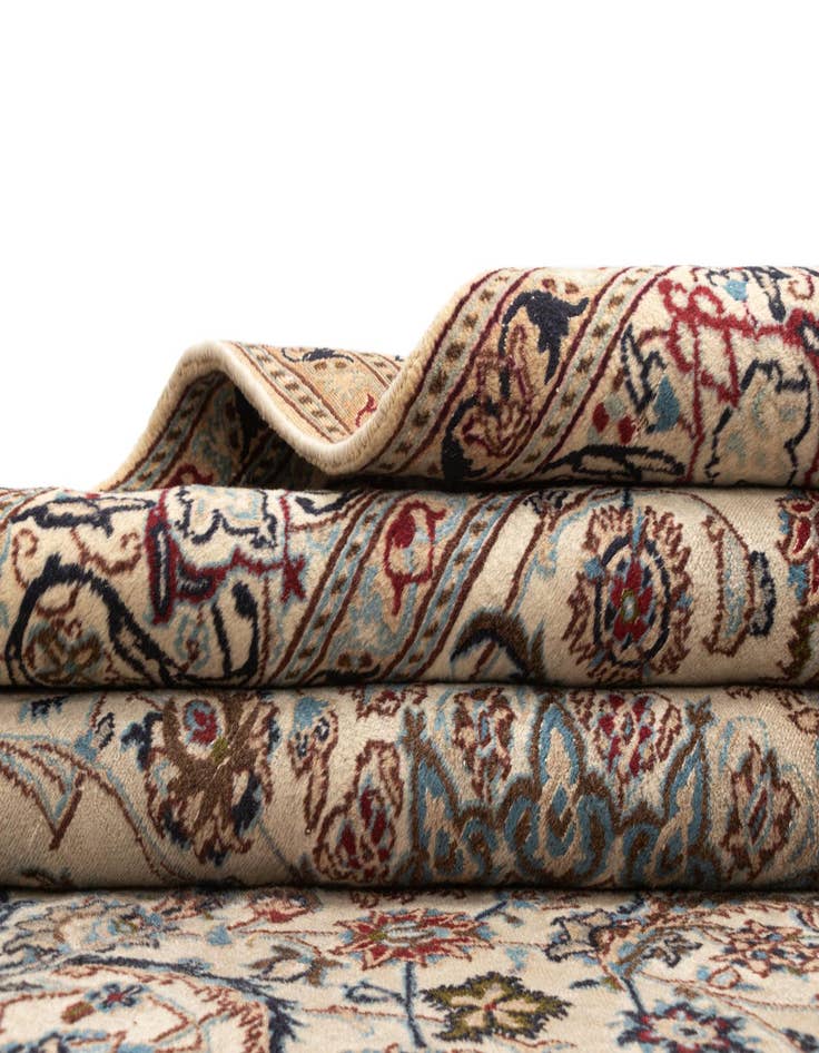 Detail image of  6' 5 x 9' 10 Nain Wool Rug