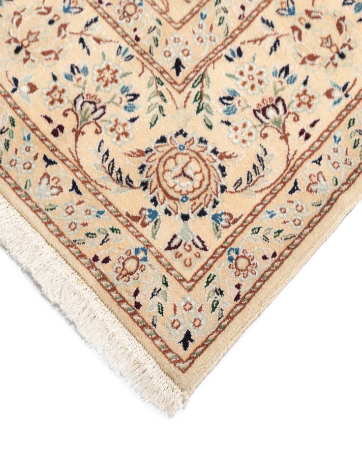 Detail image of  6' 6 x 9' 10 Nain Wool Rug