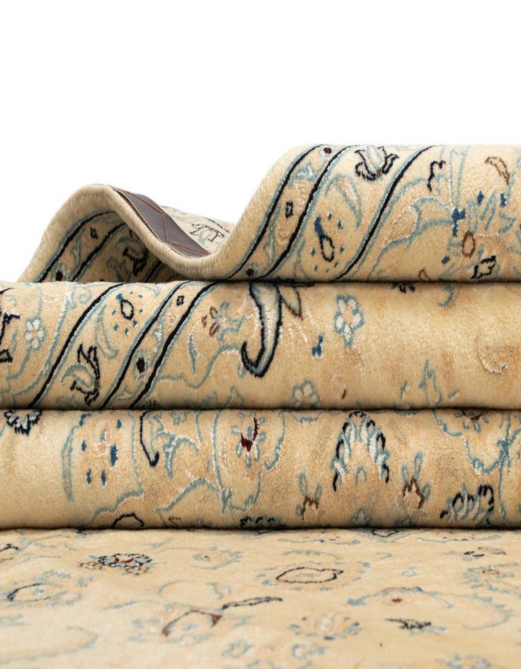 Detail image of  6' 6 x 9' 8 Nain Wool Rug