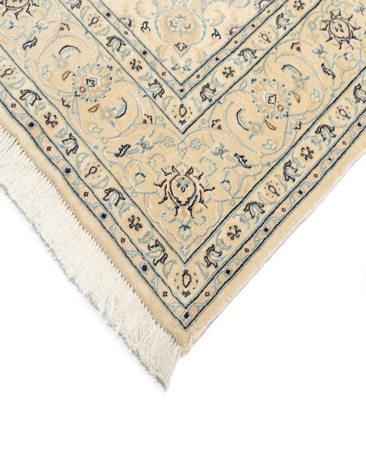 Detail image of  6' 6 x 9' 8 Nain Wool Rug