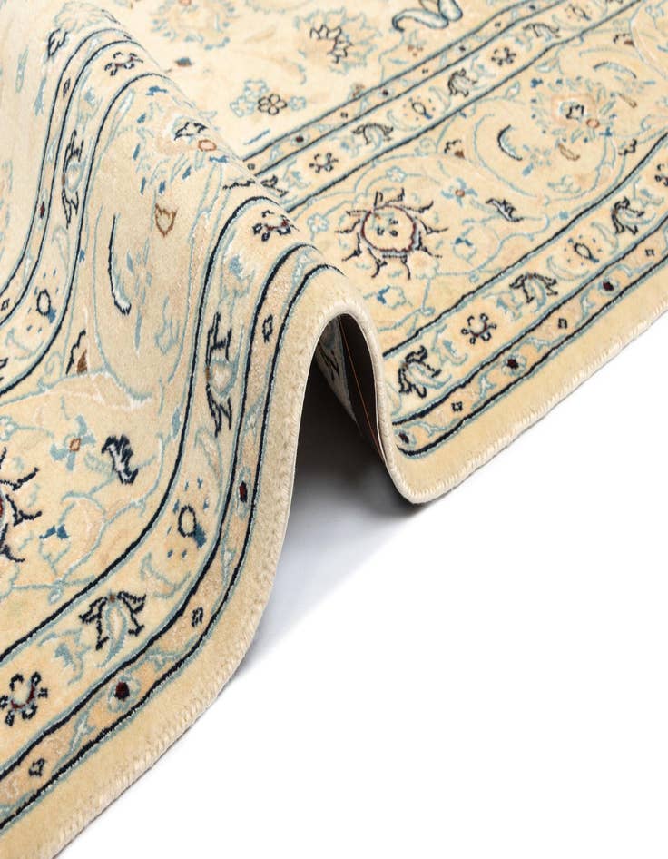 Detail image of  6' 6 x 9' 8 Nain Wool Rug