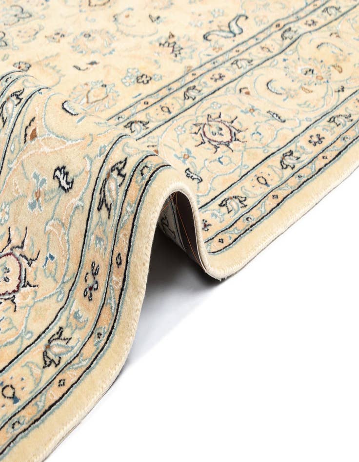 Detail image of  6' 5 x 9' 7 Nain Wool Rug