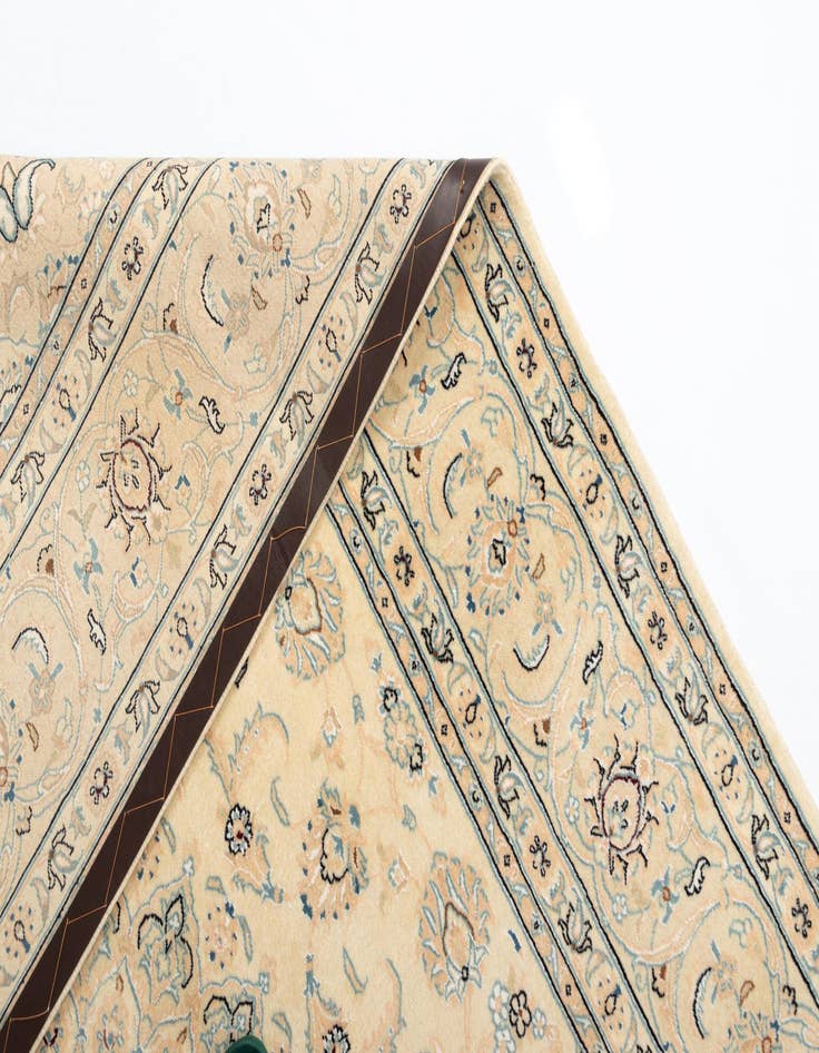 Detail image of  6' 5 x 9' 7 Nain Wool Rug