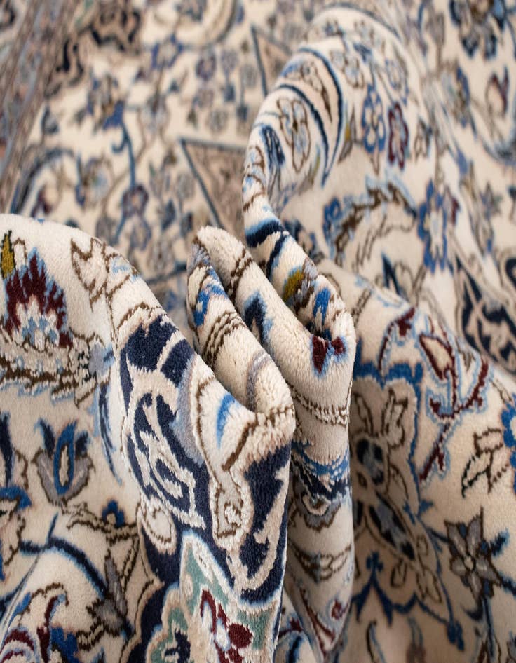 Detail image of  4' 2 x 6' 8  Hand Knotted Nain Persian Rug