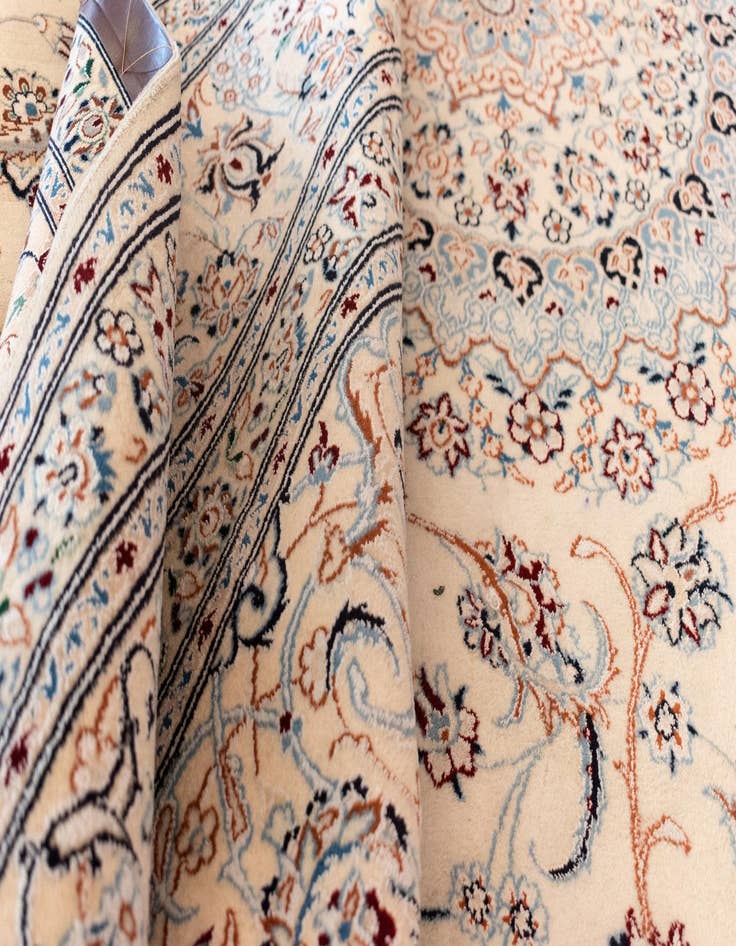 Detail image of  8' x 11' 4 Nain Rug