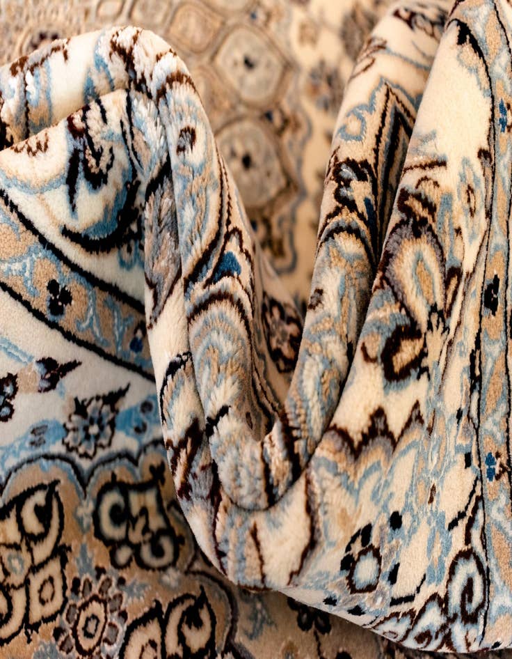 Detail image of  6' 9 x 10' 2 Nain Rug