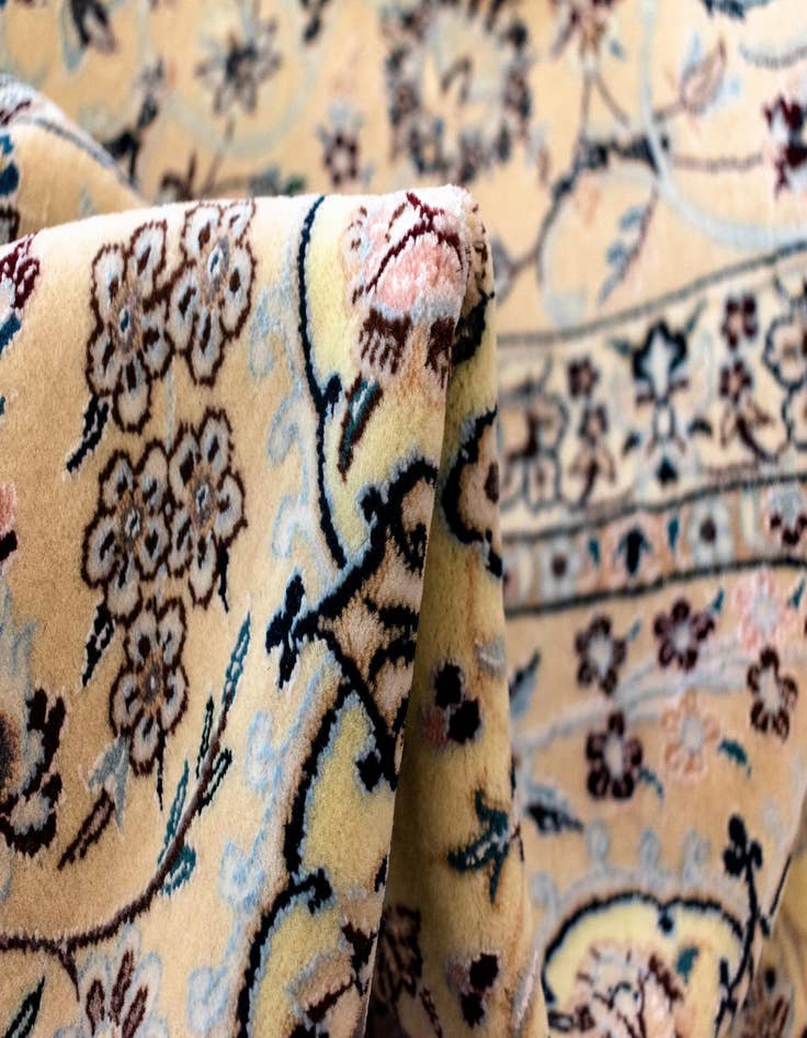 Detail image of  6' 5 x 9' 11 Nain Rug