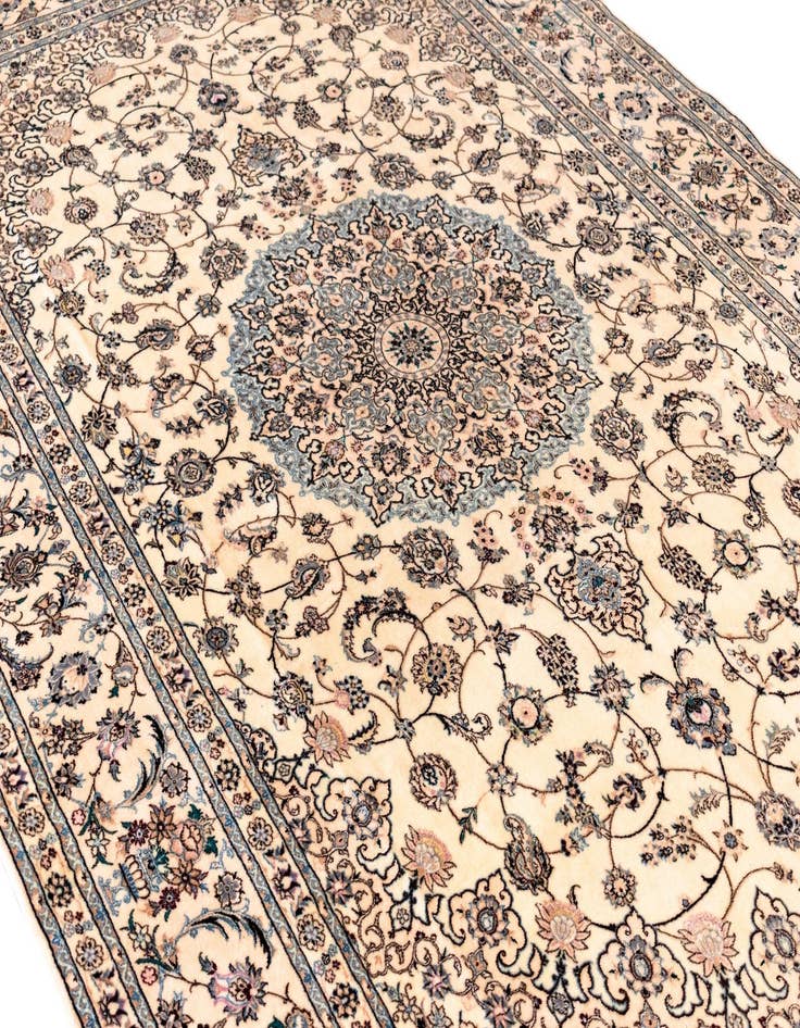 Detail image of  6' 8 x 10' 8 Nain Rug