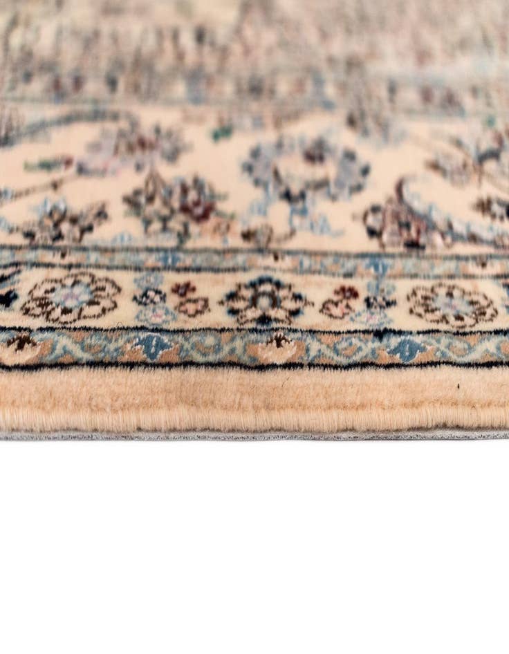 Detail image of  6' 8 x 10' 8 Nain Rug